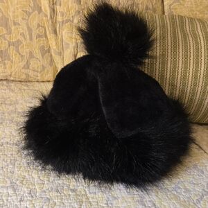 La Carrie Black Furry Pom-Pom Hat